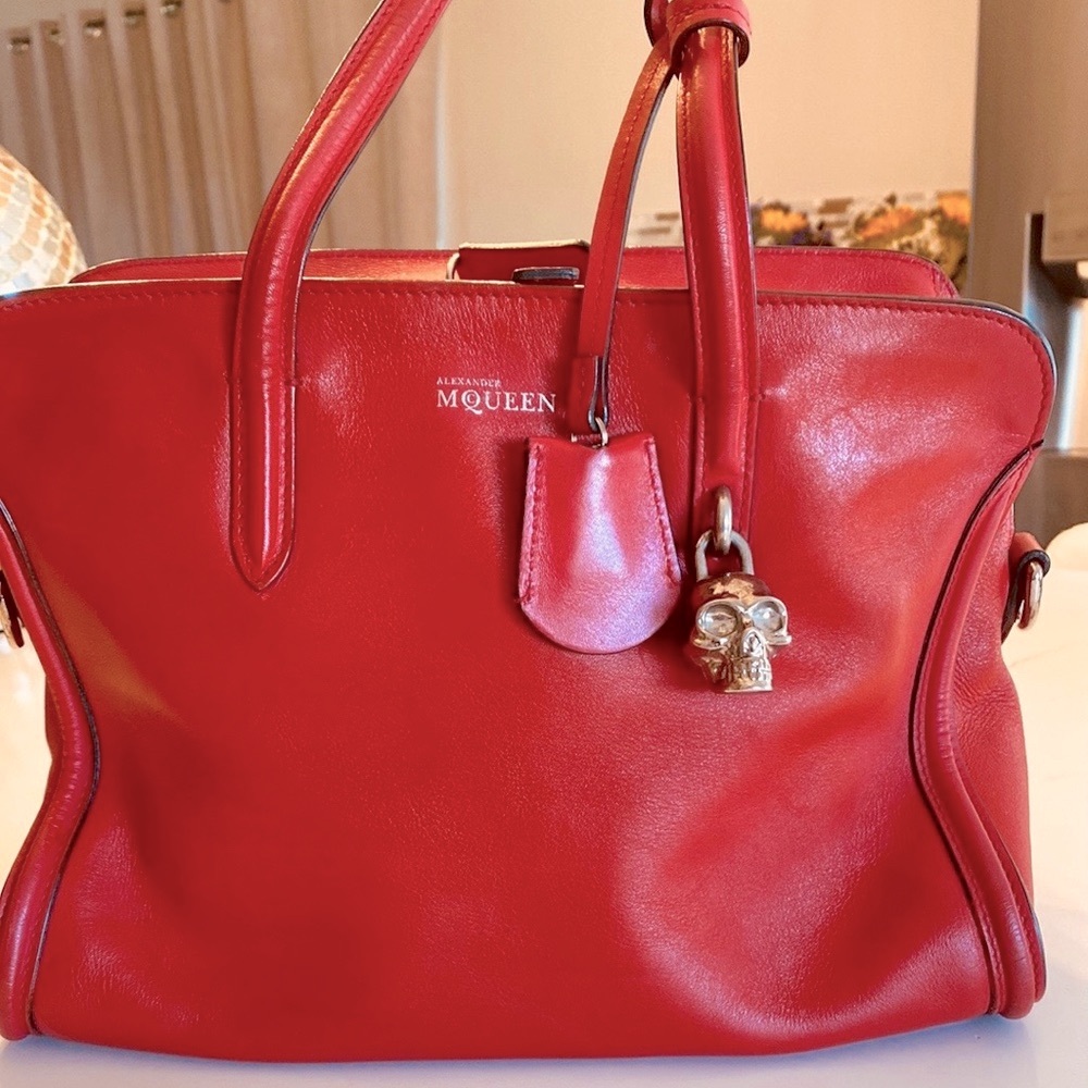 Authentic Alexander McQueen Large Pebbled key lock Leather satchel